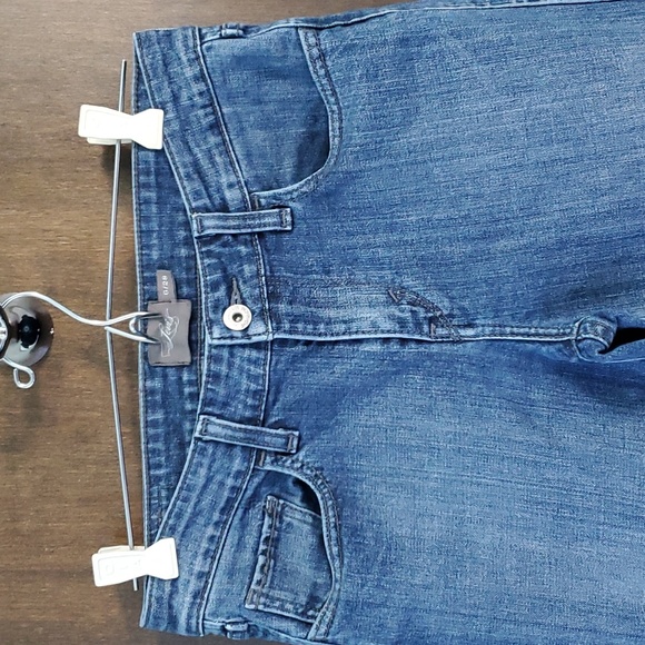 Levi's Capri Jeans - Picture 2 of 9